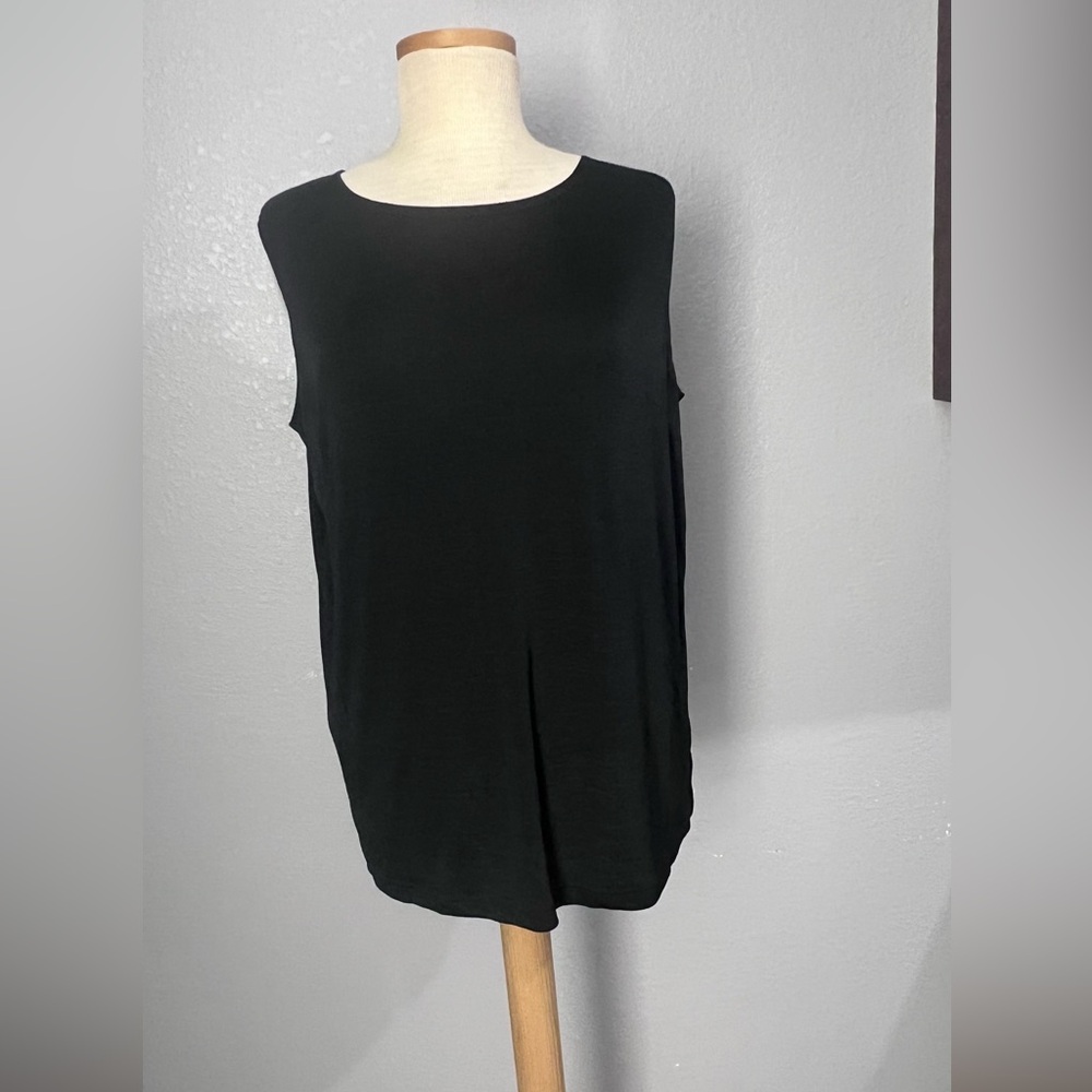 Elegant Black Sleeveless Blouse